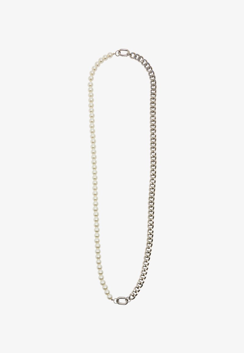 Naszyjnik z pereł i srebrnego łańcuszka z naprzemiennymi odcinkami białych pereł i połączonego metalowego łańcuszka, z zapięciem zapewniającym pewne mocowanie.