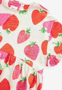 Next SHORT SLEEVE  REGULAR FIT - Trikoomekko - ecru white  pink  red strawberry print