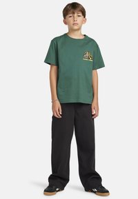 Element THE IN BETWEEN - T-shirt con stampa - green
