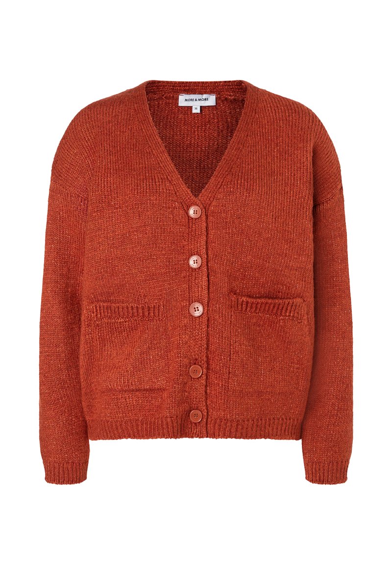 rostfarbener gestrickter Cardigan mit V-Ausschnitt, vier Knöpfen und zwei aufgesetzten Fronttaschen. Aus einem weichen, strukturierten Stoff gefertigt.