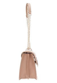 Borsa a tracolla in pelle beige con catena, caratterizzata da una forma strutturata, una superficie liscia e due scomparti all'apertura superiore.