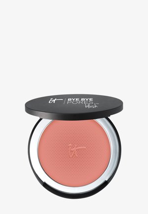 Kompakter schwarzer Rouge-Behälter mit der Aufschrift "Bye Bye Pores" und pfirsichfarbenem Creme-Rouge darin, das eine gepunktete Textur und ein geprägtes Logo aufweist.