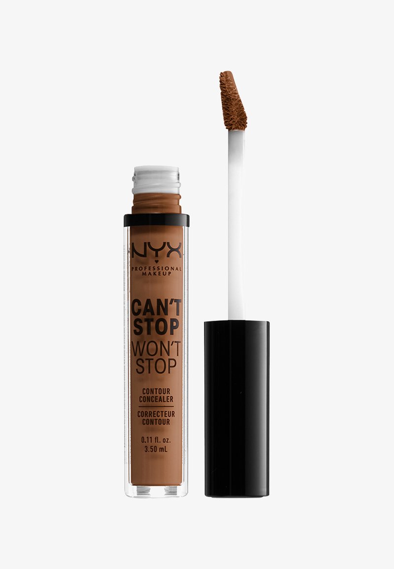 NYX Can't Stop Won't Stop contour concealer in een doorzichtige tube met een zwarte dop; bruine vloeistof met een applicator met een voetje. 3,50 mL.