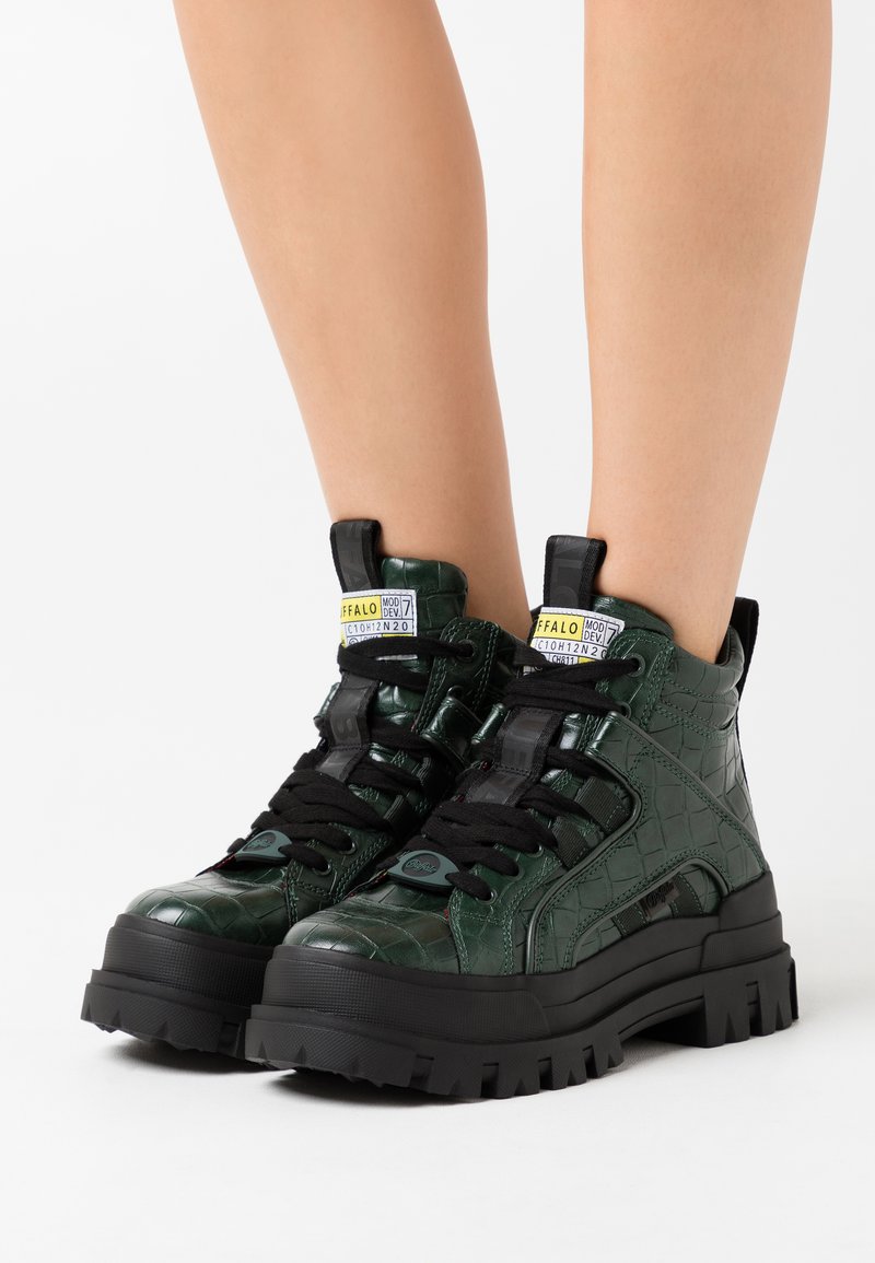 Buffalo VEGAN ASPHA MID Platform ankle boots green
