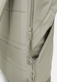 The North Face W NEVER STOP DAYPACK - Dnevni ruksak - clay grey