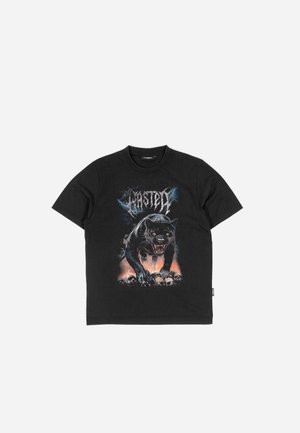 Melna kokvilnas t-kreklu ar grafiku, kurā attēlota rūcoša melnā pantera un skeleti. Dizains ietver krāsainus akcentus un apaļu kakla izgriezumu.