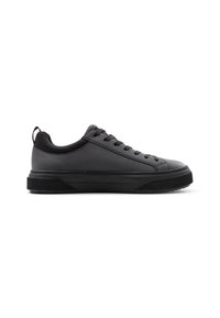 Zapatillas negras con parte superior de cuero suave, diseño de cordones, cuello acolchado y suela de goma negra texturizada. Forma y estilo minimalistas.