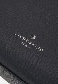 Liebeskind Berlin SATCHEL S - Kézitáska - black