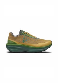 Chaussure de course légère avec une tige en maille jaune et verte, design texturé, semelle verte et accents de logo proéminents sur le côté.