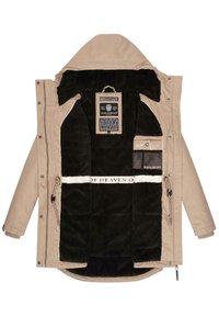 Parka beige avec une doublure en fourrure noire, dotée d'une capuche, de deux poches avant et d'une rayure blanche à l'intérieur. Étiquettes visibles à l'intérieur.