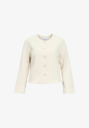 Kreemikarva pikkade varrukatega lühike jakk ümmarguse kaelusega ja viie nööbiga ees.