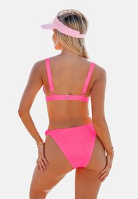 Cupshe VIBRANT CHIC PLUNGE CHEEKY SET - Bikini - neon pink