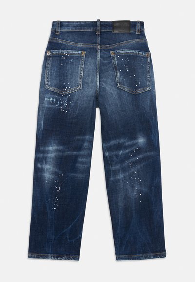 Jeans av denim med en mörkblå tvätt, med lätt slitage, silverfärgade nitar på bakfickorna och en rak passform.