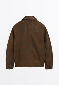 Giacca di pelle marrone con maniche lunghe, polsini con bottoni e colletto, mostrata dal retro su uno sfondo bianco semplice.