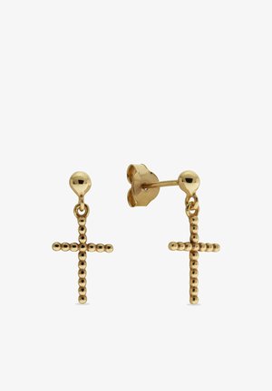 Gouden oorknopjes met kleine kralenkruis hangers die hangen aan ronde palen en vlinderoorbelletjes op een witte achtergrond.