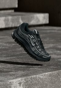 Δεν επιλέχθηκε, dark smoke grey/wolf grey/metallic silver-coloured/black