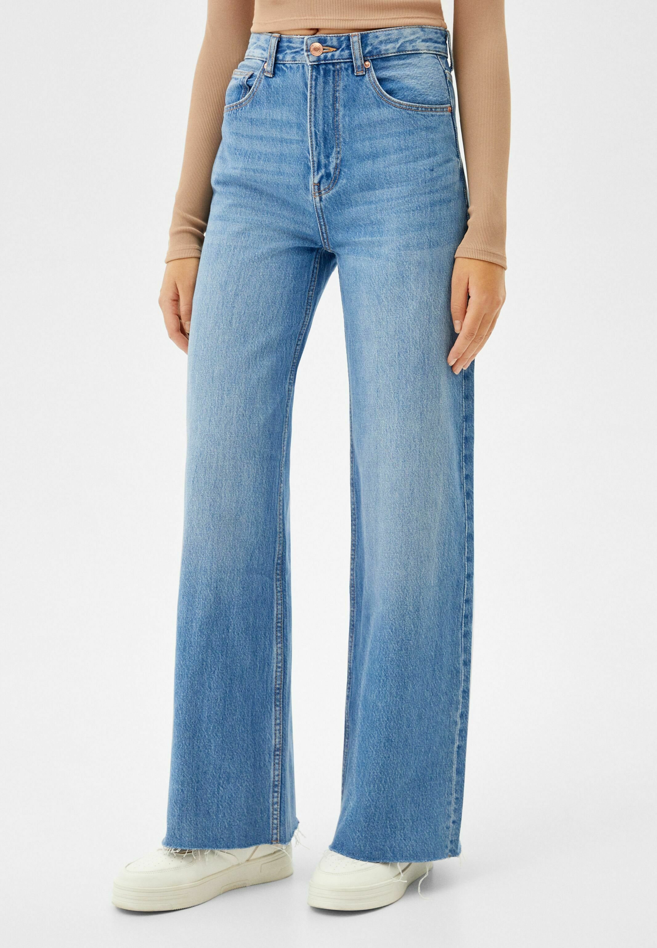 Bershka WIDE LEG - Flared Jeans - light blue denim/Lichtblauw - Zalando.nl