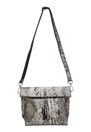 Borsa a tracolla con stampa serpente metallizzata, chiusura a ripiego, tracolla nera e dettaglio con nappina; presenta una superficie testurizzata e accenti argentati.