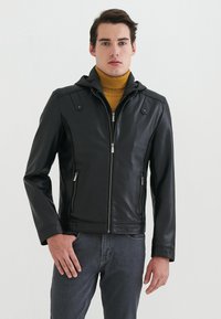 Pierre Cardin Jacka i konstläder - schwarz