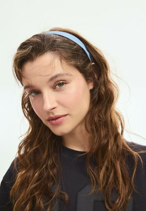 Stradivarius, SET OF 3 ELASTICATED SPORTS FUR HEADBANDS - Hårstyling-accessories - light pink