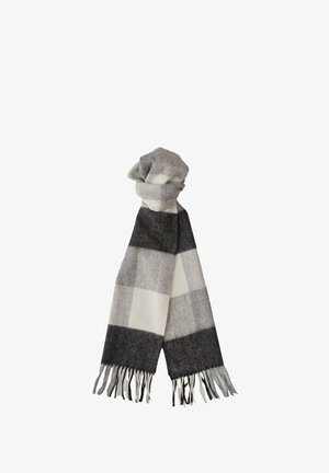Szary i biały szalik w kratę wykonany z miękkiego materiału, z frędzlami na brzegach; prostokątny kształt z przytulną teksturą.