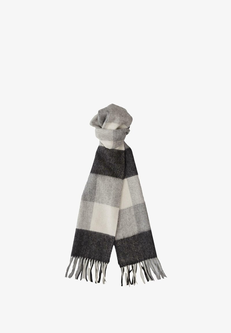 Szary i biały szalik w kratę wykonany z miękkiego materiału, z frędzlami na brzegach; prostokątny kształt z przytulną teksturą.
