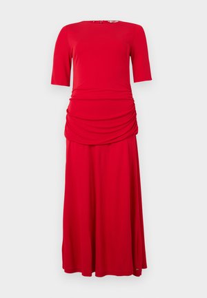 Rød kjole med rund hals og korte ermer. Har rynket detaljer ved livet og en flytende skjørt. Laget av glatt materiale.