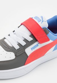 Puma CAVEN 2.0 UNISEX - Sneakers laag - cool dark gray/blue skies/active red