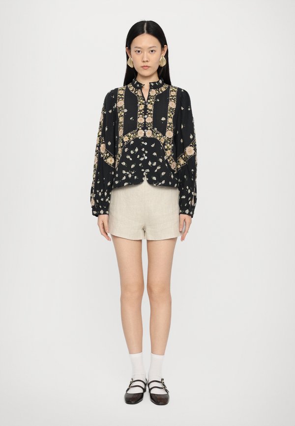 LILA  - Shorts - oatmeal4