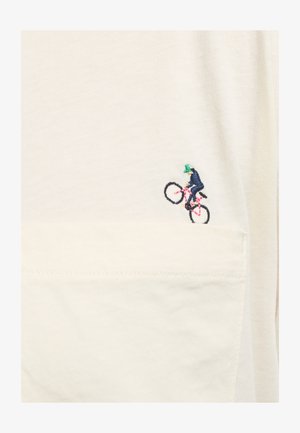 Katoenen T-shirt in off-white met een gestikte zak. Kenmerkt een geborduurde graphic van een fietser in blauw en roze die tegen een lichte achtergrond rijdt.