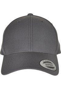 Szürke snapback sapka strukturált koronával, lapos billentéssel, texturált anyaggal és kör alakú márkajelzéssel a bal oldalon.