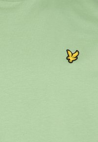 Lyle & Scott Paprasti marškinėliai - glencoe green