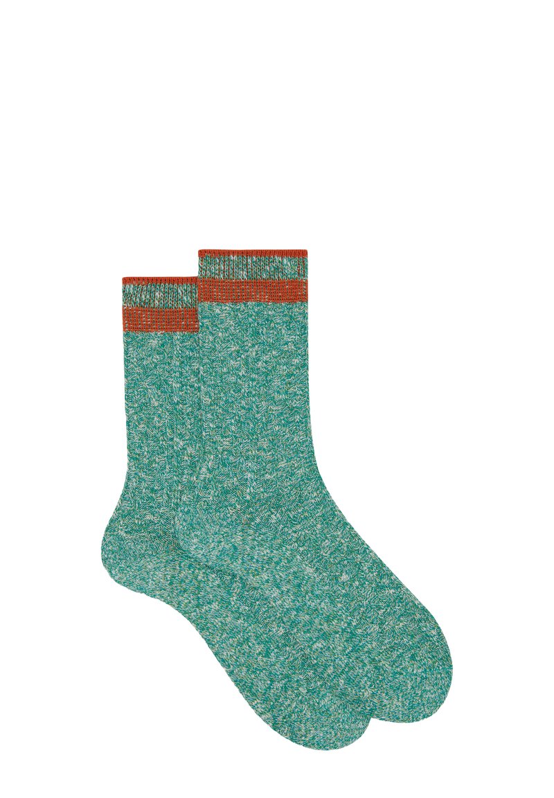 Calzini a righe verdi e arancioni realizzati in materiale a maglia testurizzata, caratterizzati da un motivo mélange e dalla forma standard dei calzini.