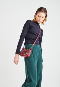 GAP PANT - Treniņtērpa apakšdaļas - essex green
