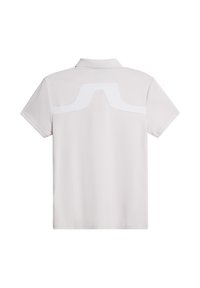 Jasnoszara koszulka polo z krótkim rękawem, z białym akcentem na ramionach i klasycznym kołnierzykiem. Gładka tekstura.