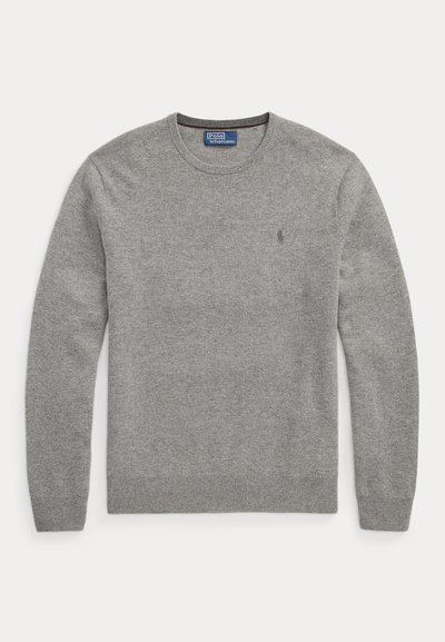 Sivý pulóver s okrúhlym výstrihom, dlhými rukávmi, rebrovanými manžetami a lemom a malým vyšívaným logom na ľavej strane hrudníka od Polo Ralph Lauren.