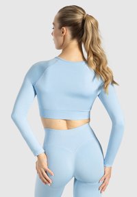 Smilodox CROP LONGSLEEVE MAYSA - Maglietta a manica lunga - hellblau