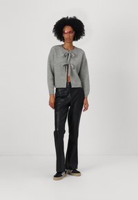 Vero Moda O NECK - Gilet - medium grey
