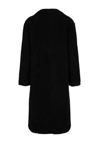 Cappotto nero in pelliccia sintetica testurizzata, con silhouette dritta, maniche lunghe e collo classico. La vista posteriore mostra un design minimal.