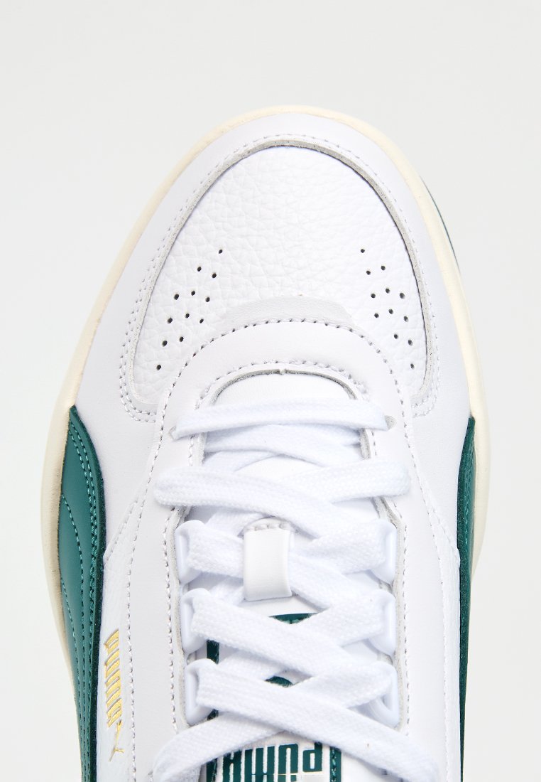 Sneaker low