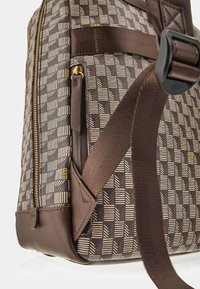 Guess JET SET  - Sac à dos - marron