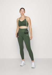 ICANIWILL DEFINE SEAMLESS SCRUNCH - Leggings - autumn green