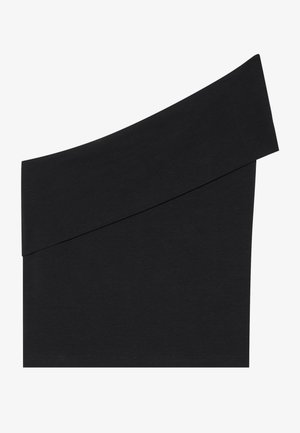 Top negro asimétrico en tejido suave, con una sola tirante ancho en el hombro y un diseño ajustado con un dobladillo a la altura de la cintura.