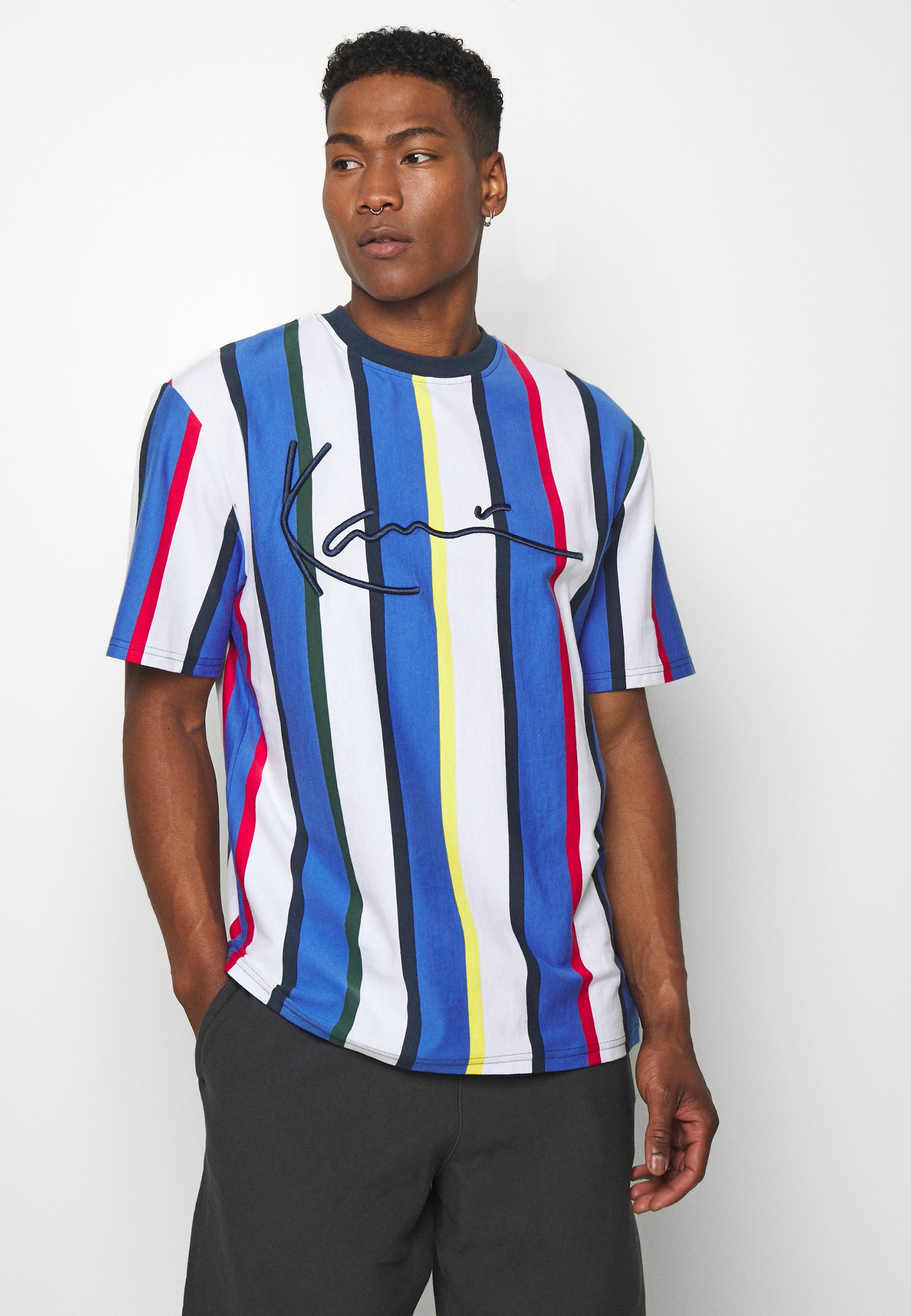 Karl Kani STRIPE TEE T shirts med print white Zalando.no Karl Kani COLLEGE STRIPE TEE - T-shirts med print - white/red