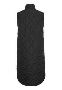Gilet matelassé noir avec un col haut, présentant un motif en losanges et sans manches ; texture lisse avec une finition légèrement brillante.