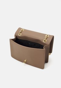 Armani Exchange BORSA TRACOLLA - Taška s příčným popruhem - dark pisco