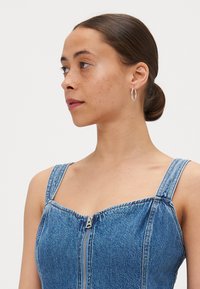 GAP Petite FIT N FLARE PITNEY - Dongerikjole - medium wash
