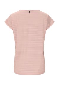 Vaaleanpunainen lyhythihainen paita, jossa on pyöreä kaula-aukkko, hienovarainen vaaka-raidallinen kuvio ja pieni silmukkayksityiskohta takana.