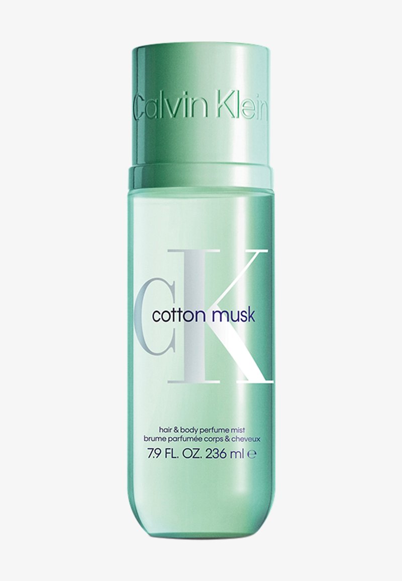 Brume de parfum en coton musc Calvin Klein dans un flacon translucide vert clair, avec lettrage argenté et un capuchon brillant. Volume de 236 ml.