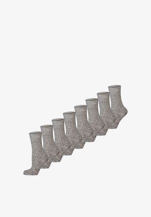 Neun Paar gestrickte Socken mit einem grauen und schwarzen Muster, versehen mit gerippten Bündchen und einer weichen Textur, in einer schrägen Linie angeordnet.